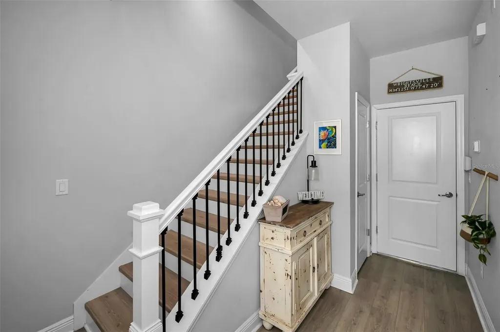 2458 Mangum Court Sarasota FL 34237