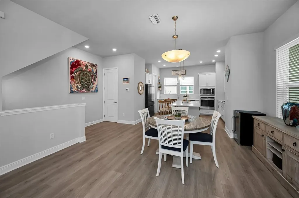 2458 Mangum Court Sarasota FL 34237