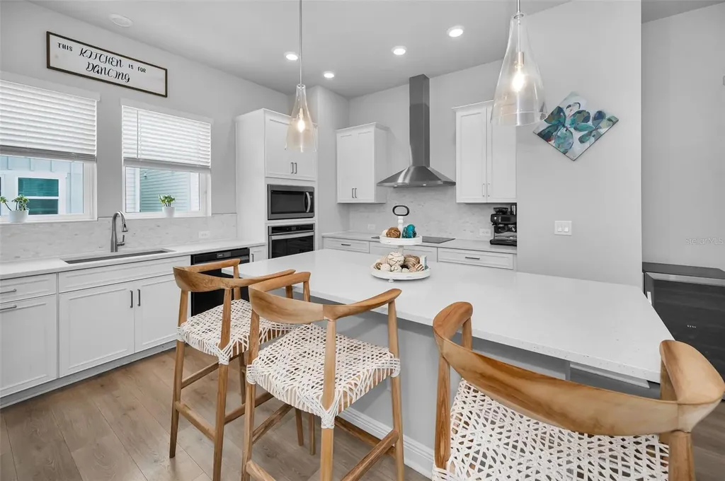 2458 Mangum Court Sarasota FL 34237
