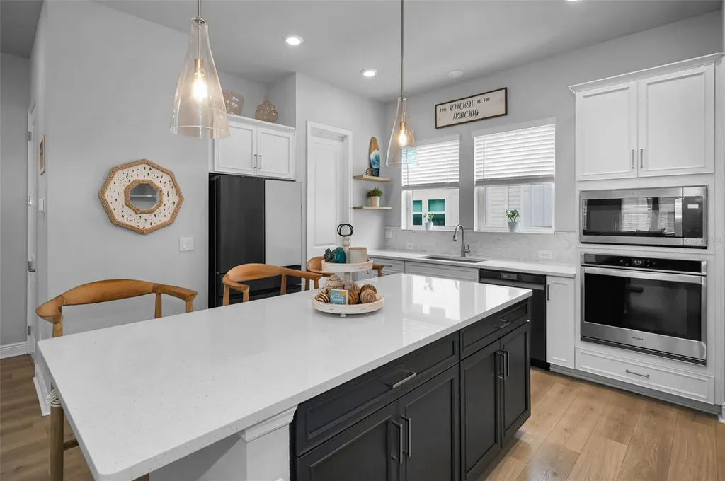 2458 Mangum Court Sarasota FL 34237