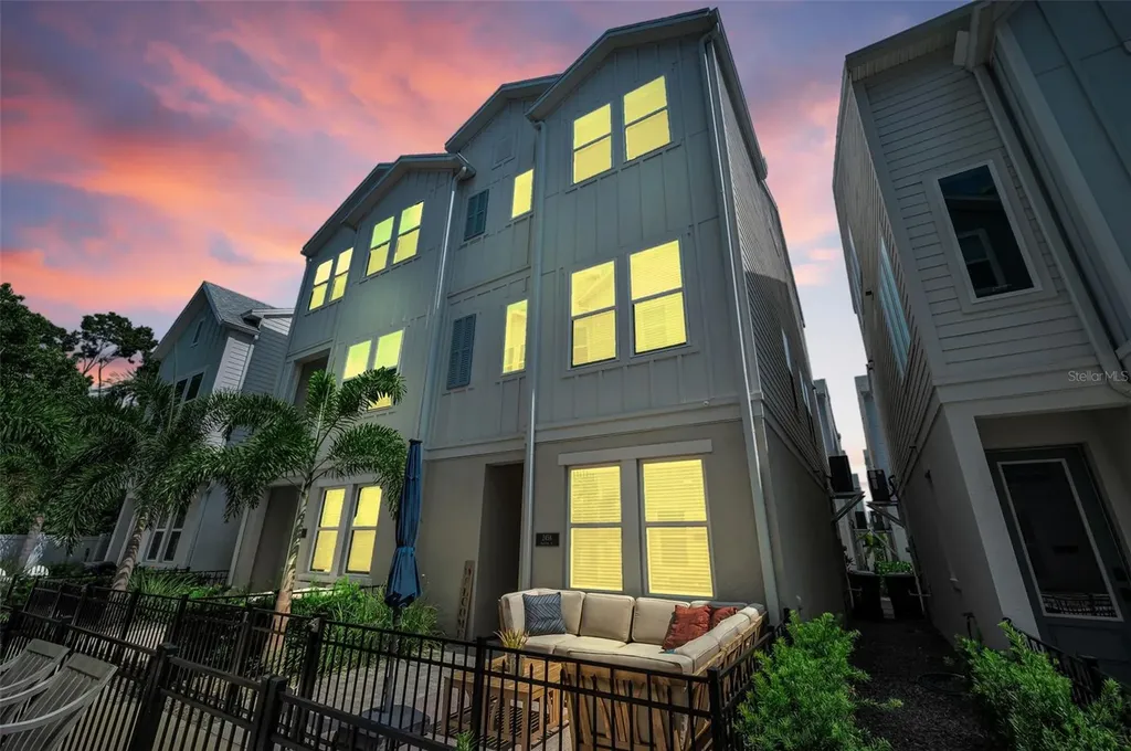 2458 Mangum Court Sarasota FL 34237