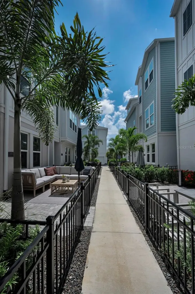 2458 Mangum Court Sarasota FL 34237