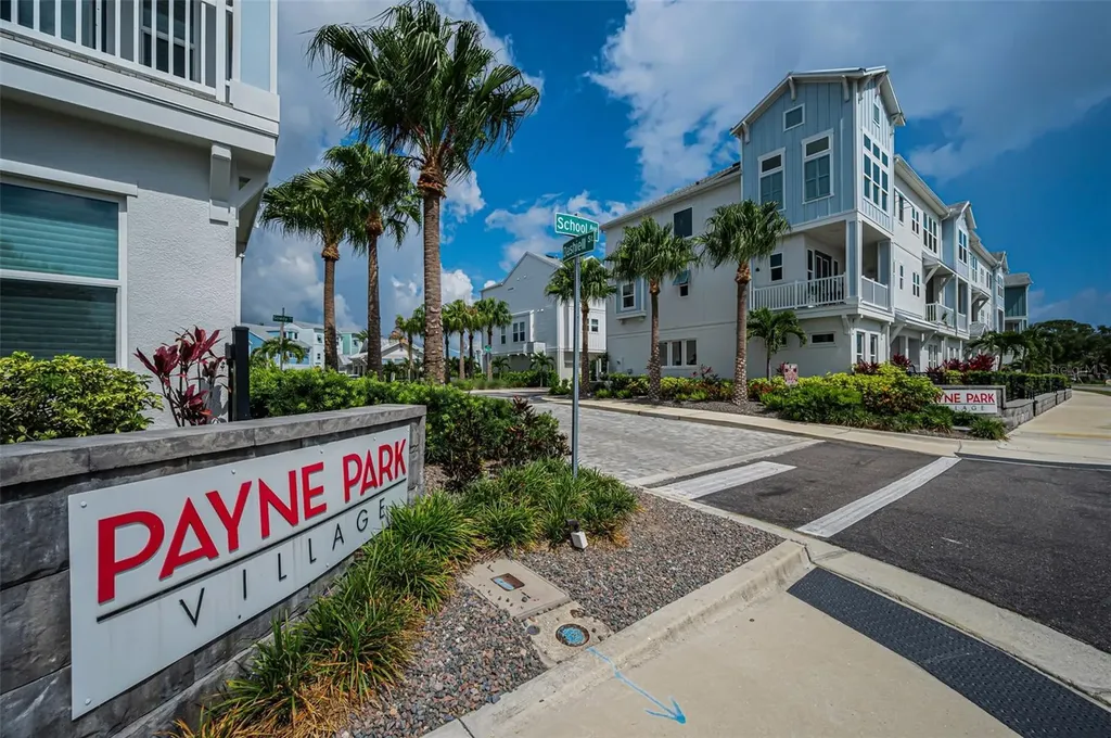 2458 Mangum Court Sarasota FL 34237