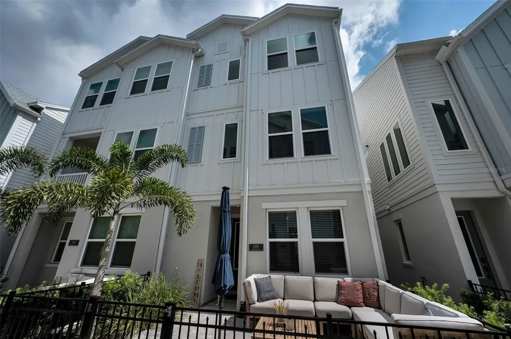 2458 Mangum Court Sarasota FL 34237