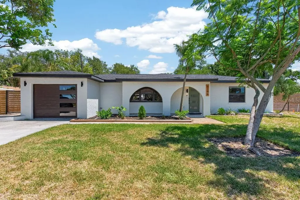 6196 44th Avenue N St Petersburg FL 33709