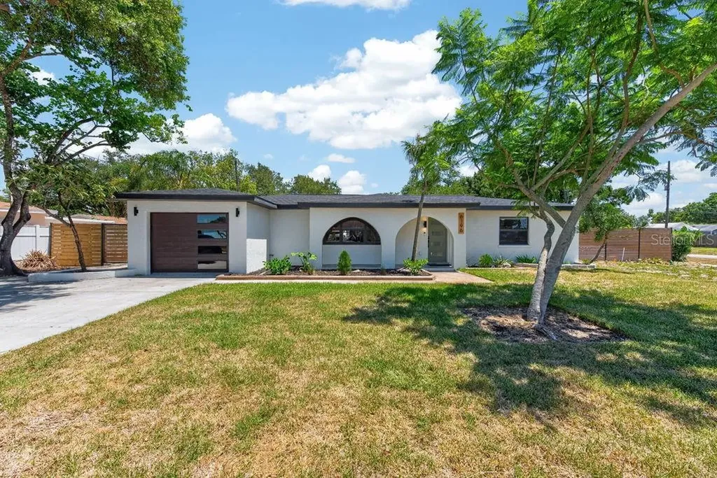 6196 44th Avenue N St Petersburg FL 33709