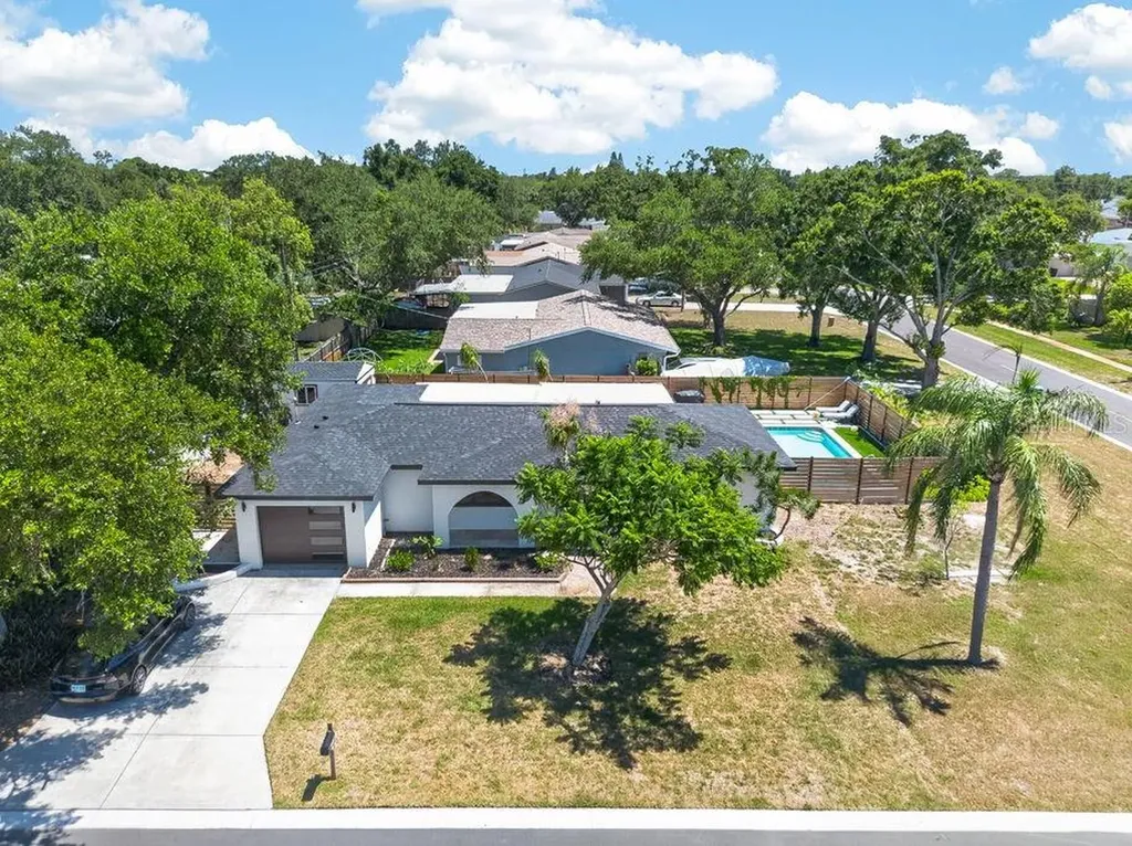 6196 44th Avenue N St Petersburg FL 33709