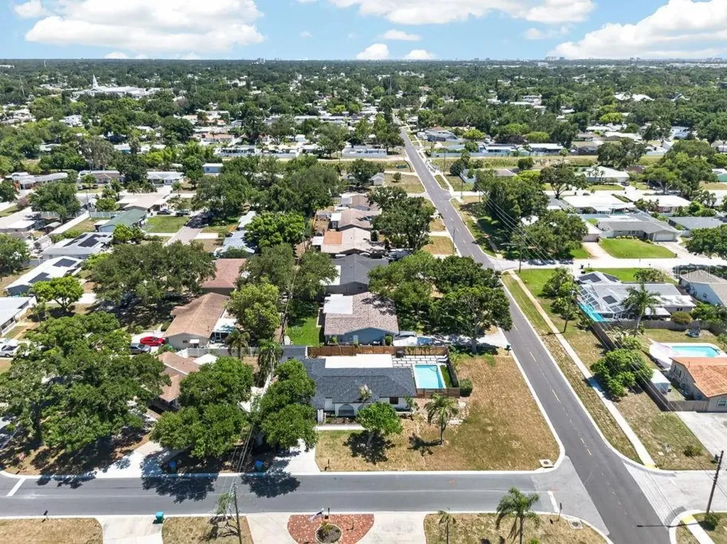 6196 44th Avenue N St Petersburg FL 33709