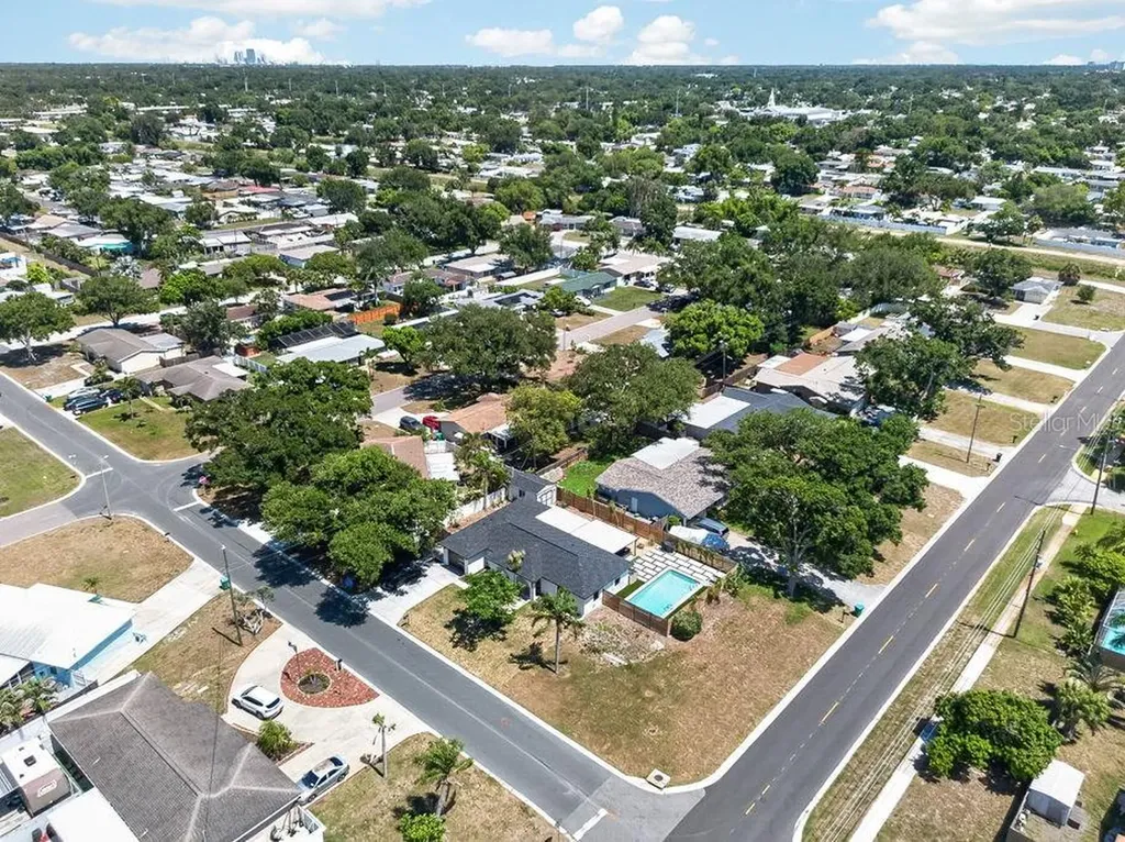6196 44th Avenue N St Petersburg FL 33709
