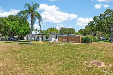 6196 44th Avenue N St Petersburg FL 33709