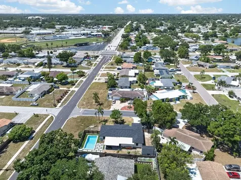 6196 44th Avenue N St Petersburg FL 33709