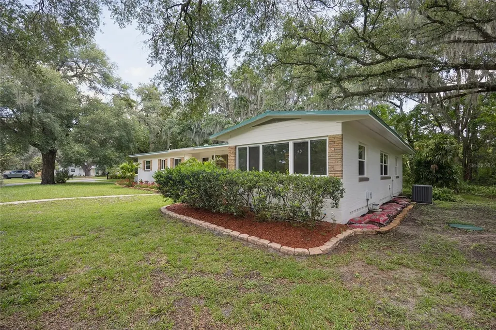 22 Poinsettia Drive Deland FL 32724