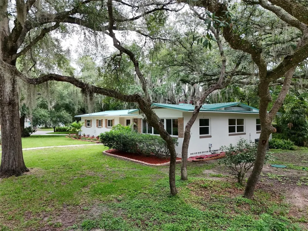 22 Poinsettia Drive Deland FL 32724
