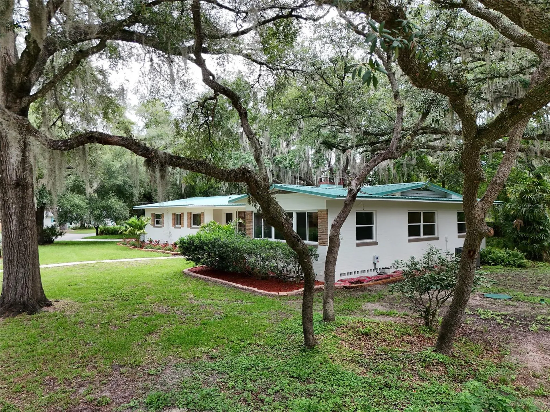 22 Poinsettia Drive Deland FL 32724