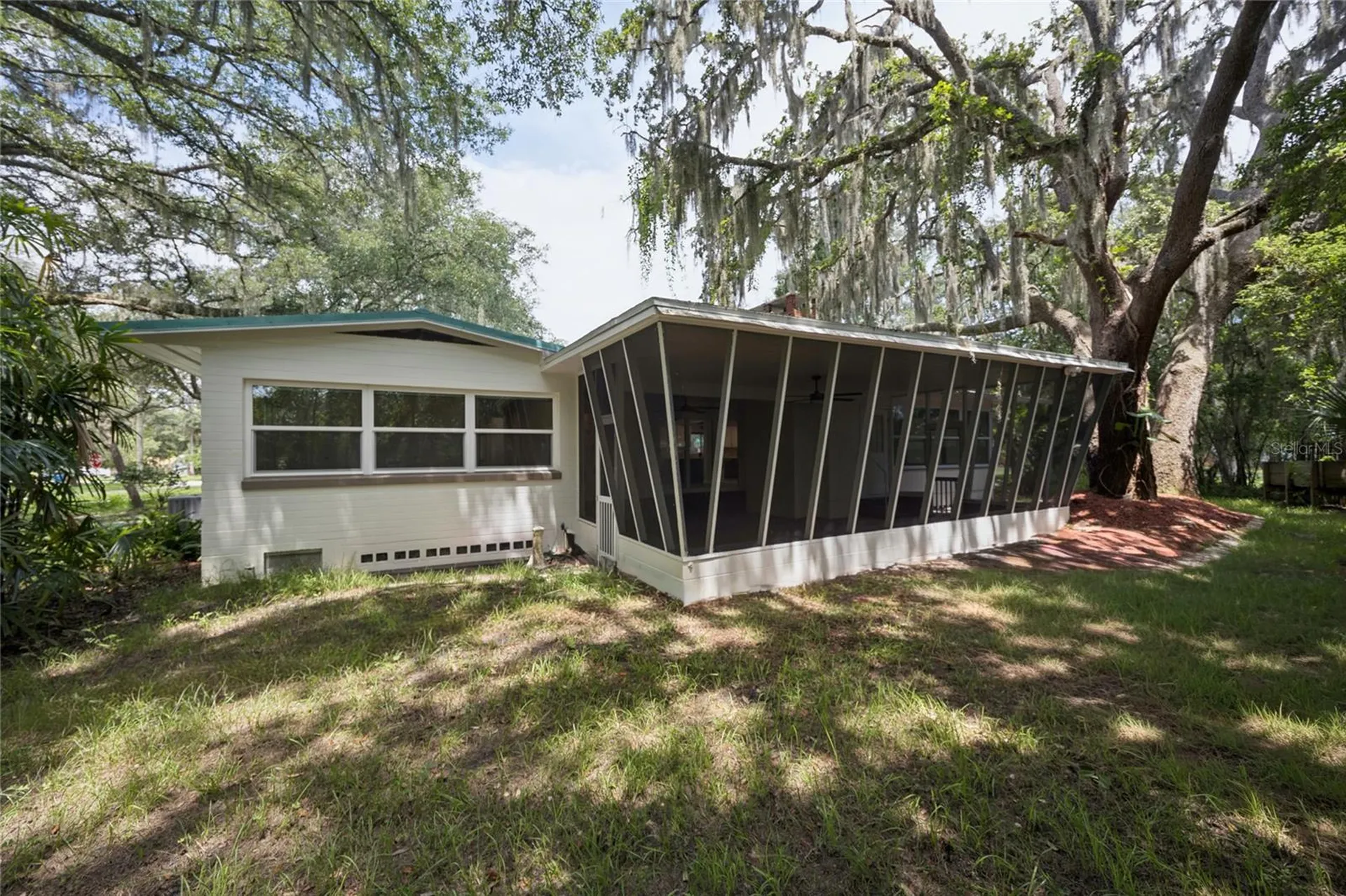22 Poinsettia Drive Deland FL 32724