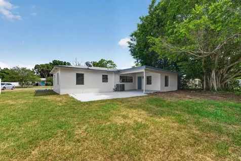 763 65th Avenue S St Petersburg FL 33705