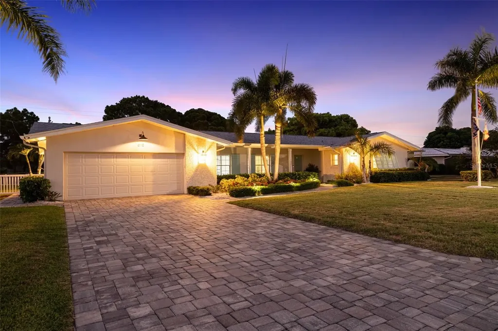 616 Pineland Avenue Belleair FL 33756