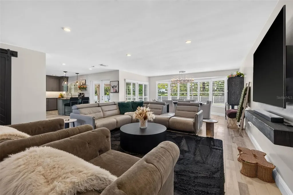 616 Pineland Avenue Belleair FL 33756