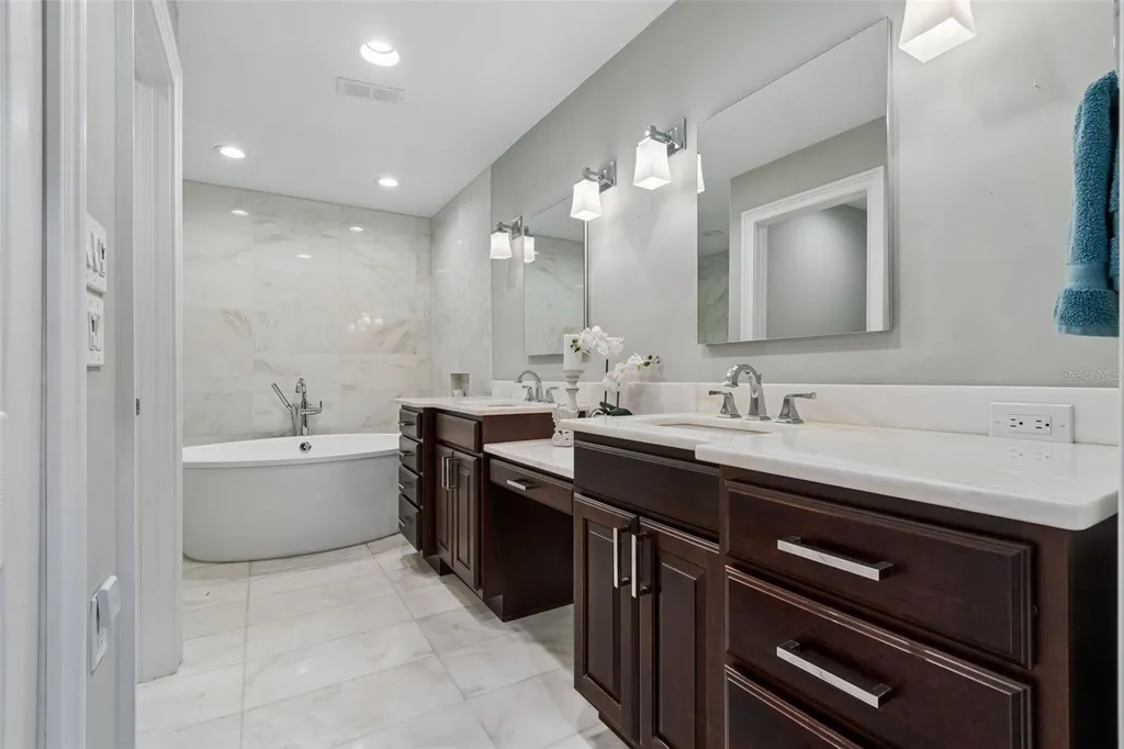 460 Date Palm Court NE St Petersburg FL 33703