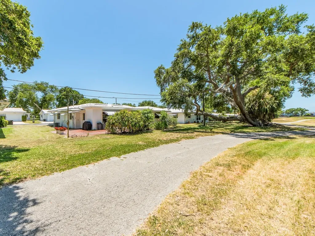 14245 93rd Avenue Seminole FL 33776