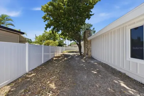 8452 6th Street N St Petersburg FL 33702