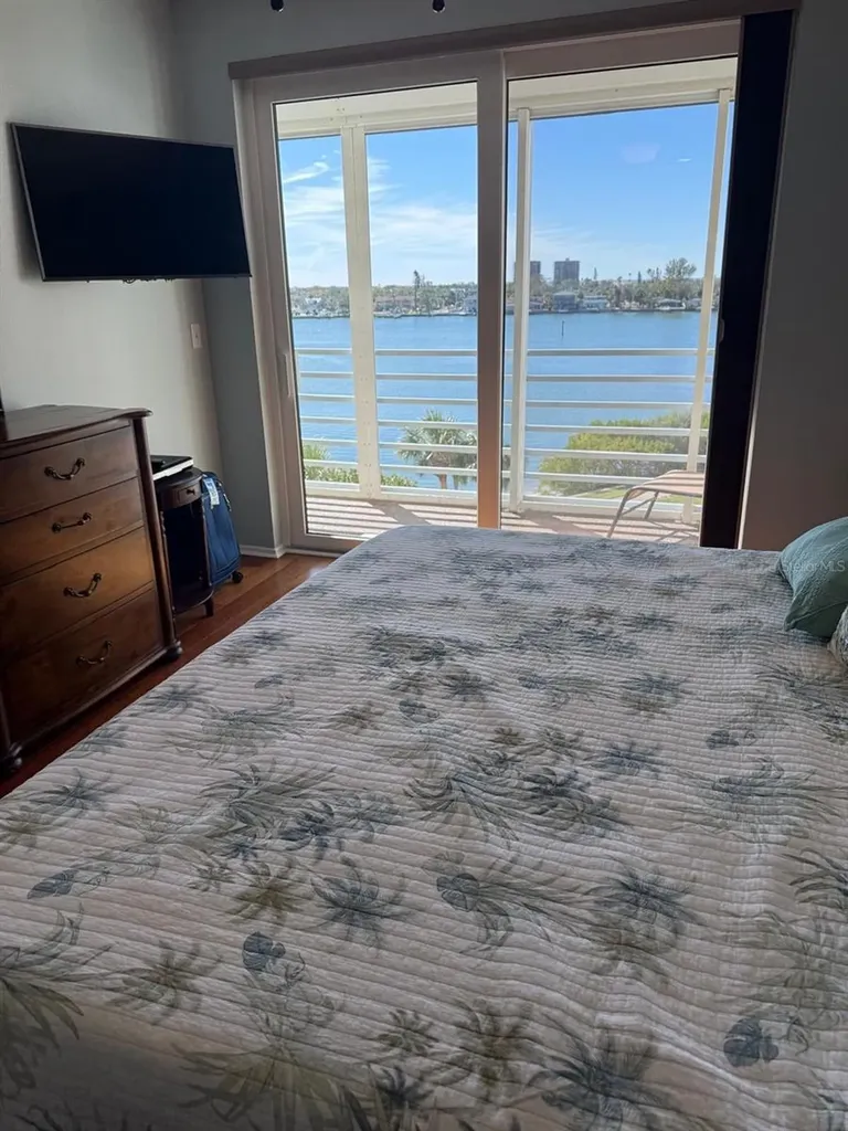7872 Sailboat Key Boulevard S South Pasadena FL 33707