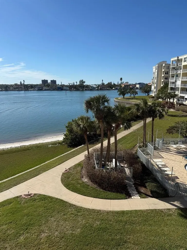 7872 Sailboat Key Boulevard S South Pasadena FL 33707
