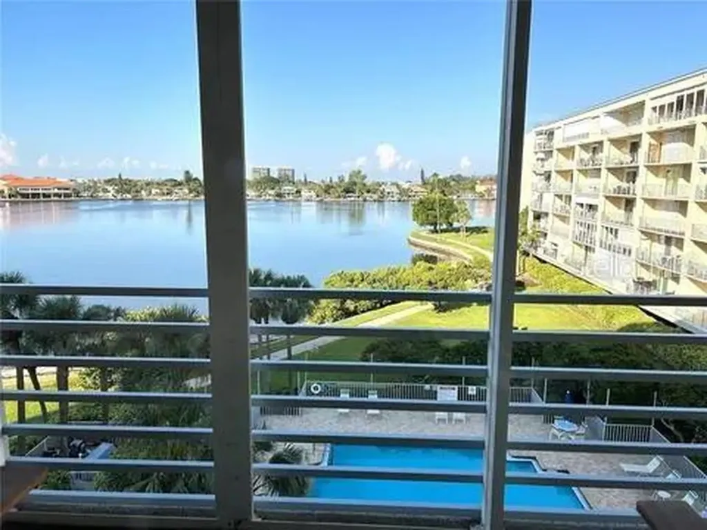 7872 Sailboat Key Boulevard S South Pasadena FL 33707