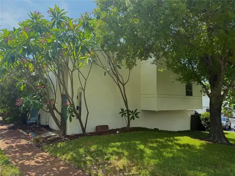 4221 La Sorrento Court Tampa FL 33611