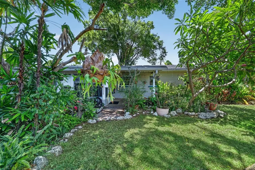 2864 62nd Avenue S St Petersburg FL 33712
