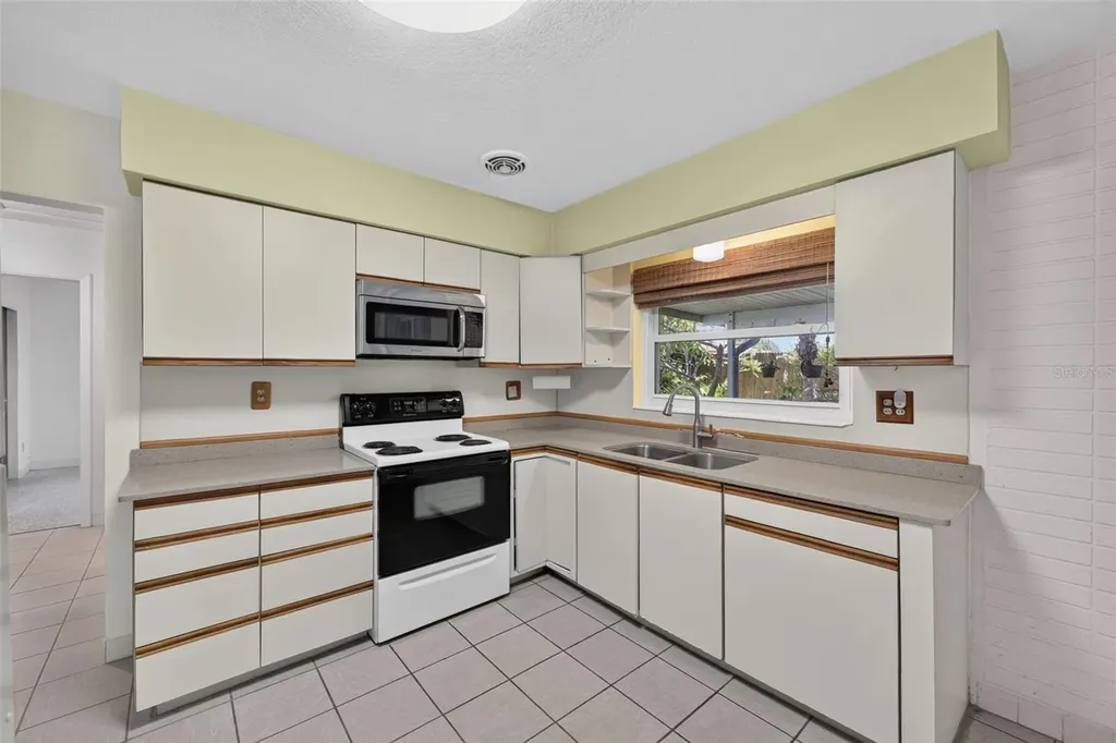 2864 62nd Avenue S St Petersburg FL 33712