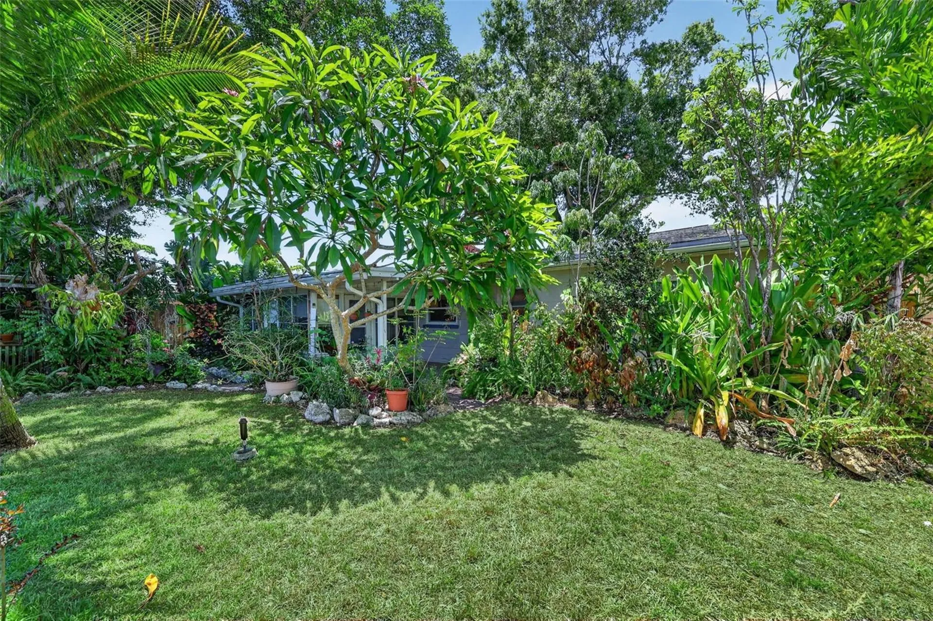 2864 62nd Avenue S St Petersburg FL 33712