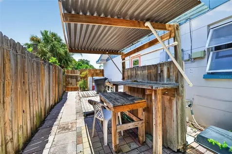 2864 62nd Avenue S St Petersburg FL 33712
