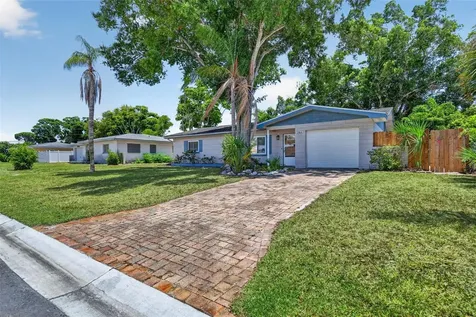 2864 62nd Avenue S St Petersburg FL 33712