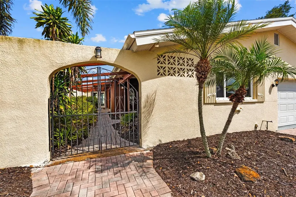 10472 Orange Blossom Lane Seminole FL 33772