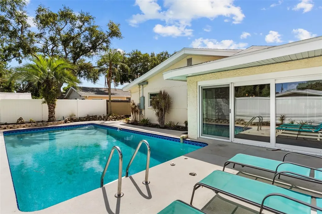 10472 Orange Blossom Lane Seminole FL 33772