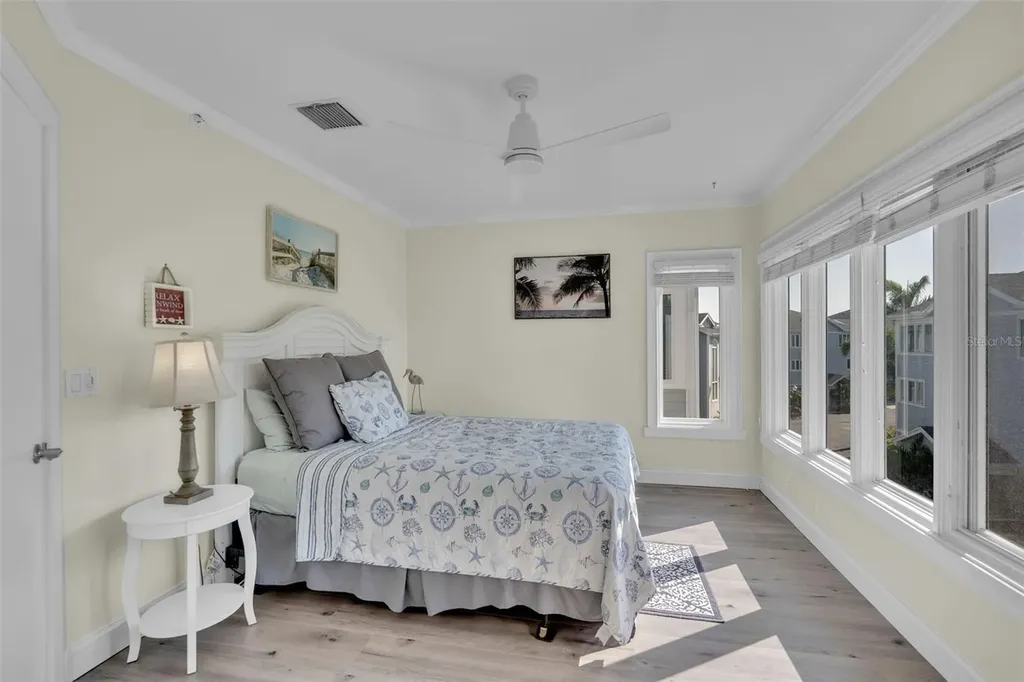 848 Evergreen Way Longboat Key FL 34228