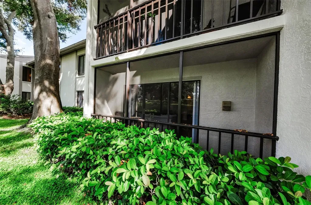 2575 Pine Ridge Way S Palm Harbor FL 34684