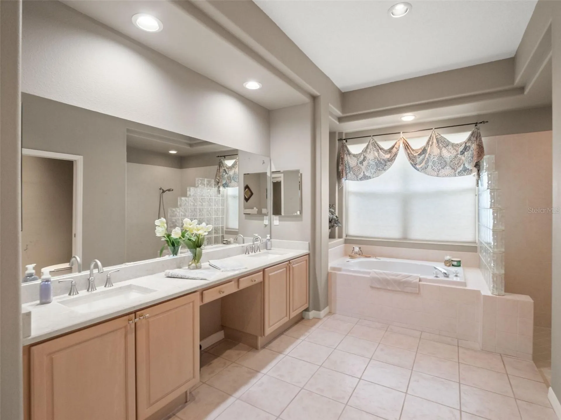 17422 Heather Oaks Place Tampa FL 33647