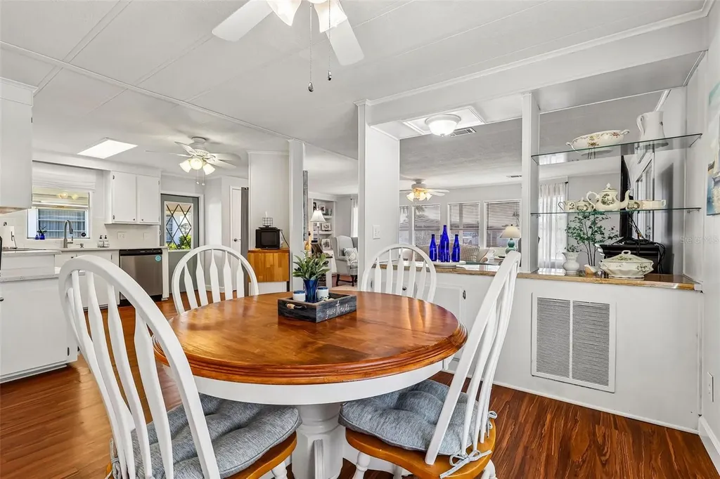 1433 Apache Circle Tavares FL 32778
