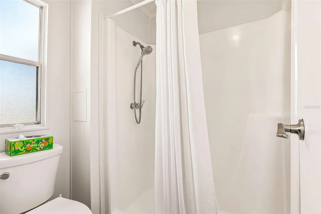 1433 Apache Circle Tavares FL 32778