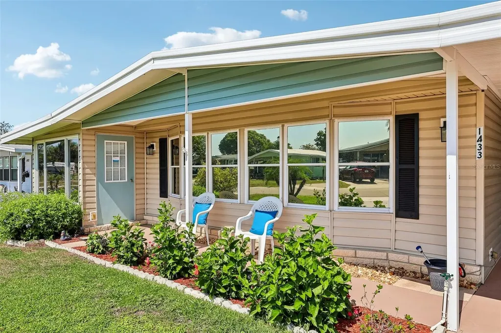 1433 Apache Circle Tavares FL 32778
