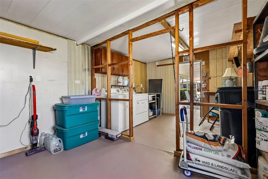 1433 Apache Circle Tavares FL 32778
