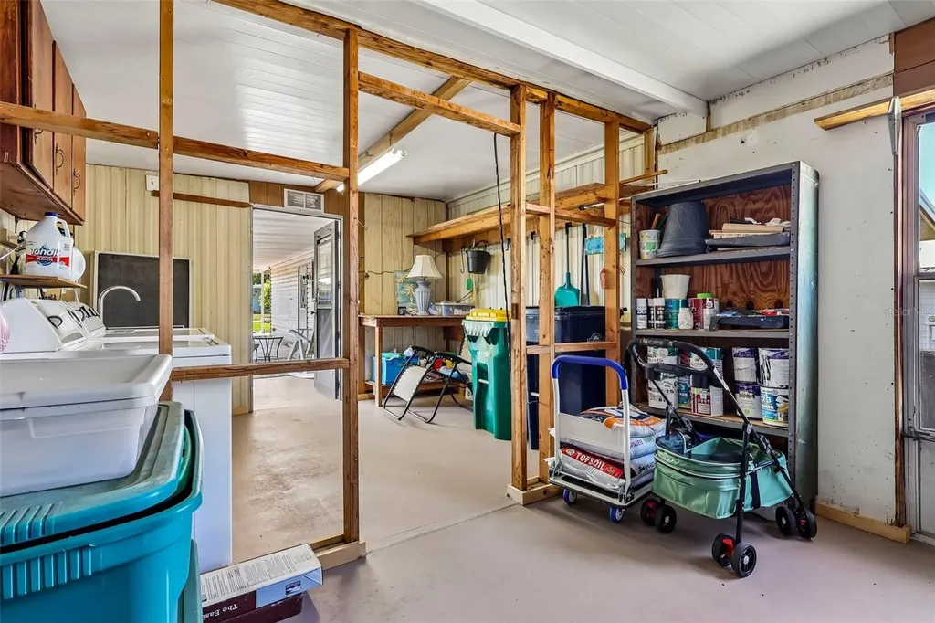 1433 Apache Circle Tavares FL 32778