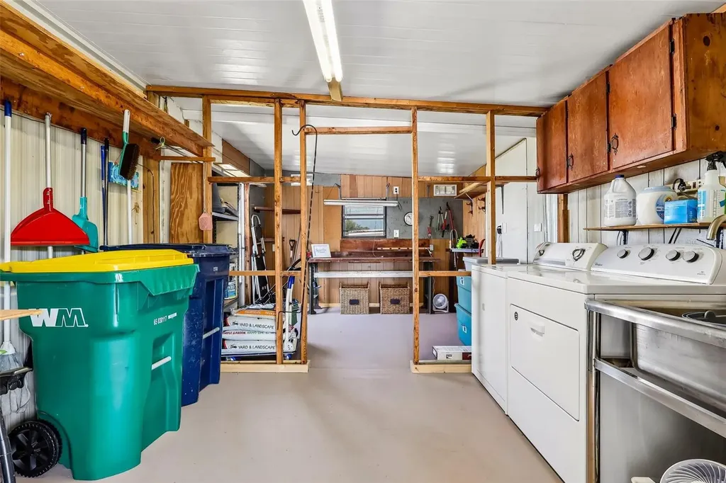 1433 Apache Circle Tavares FL 32778