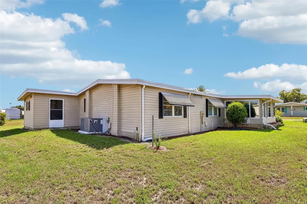 1433 Apache Circle Tavares FL 32778
