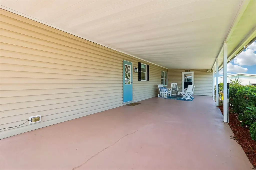 1433 Apache Circle Tavares FL 32778
