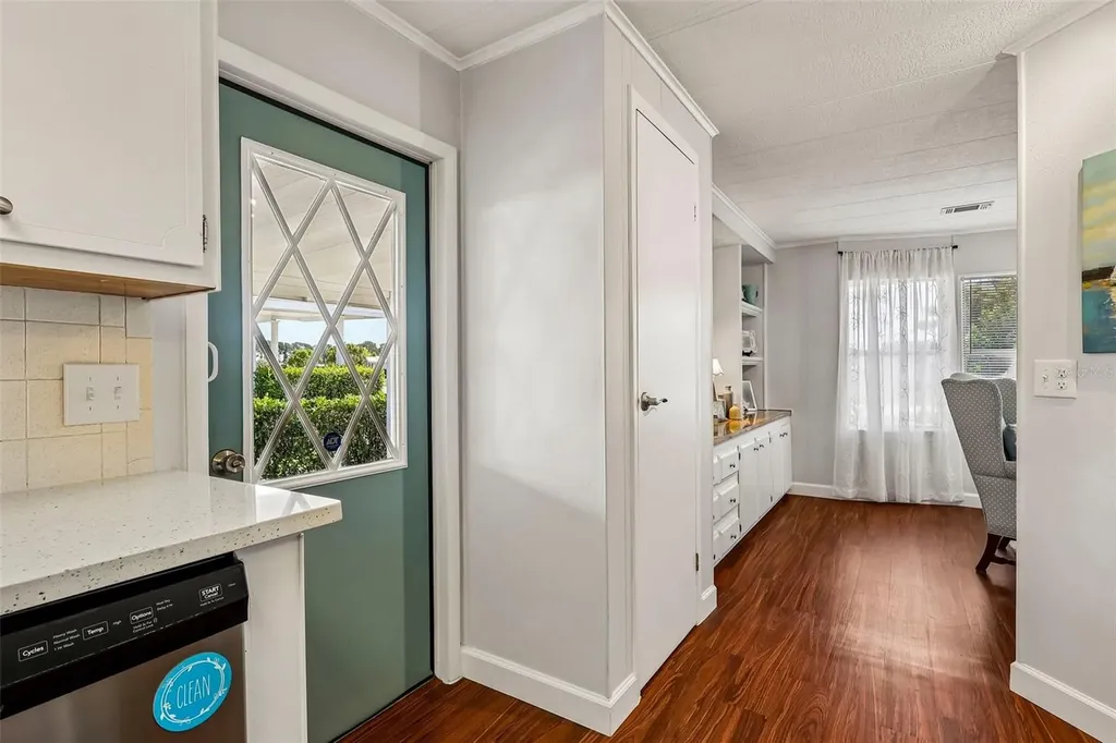 1433 Apache Circle Tavares FL 32778