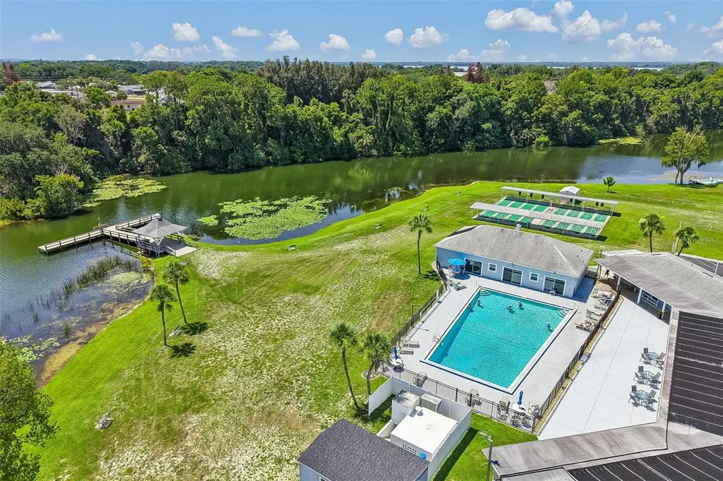 1433 Apache Circle Tavares FL 32778