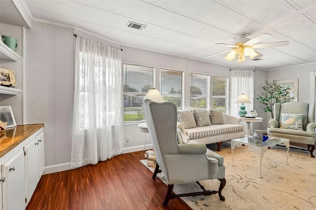 1433 Apache Circle Tavares FL 32778